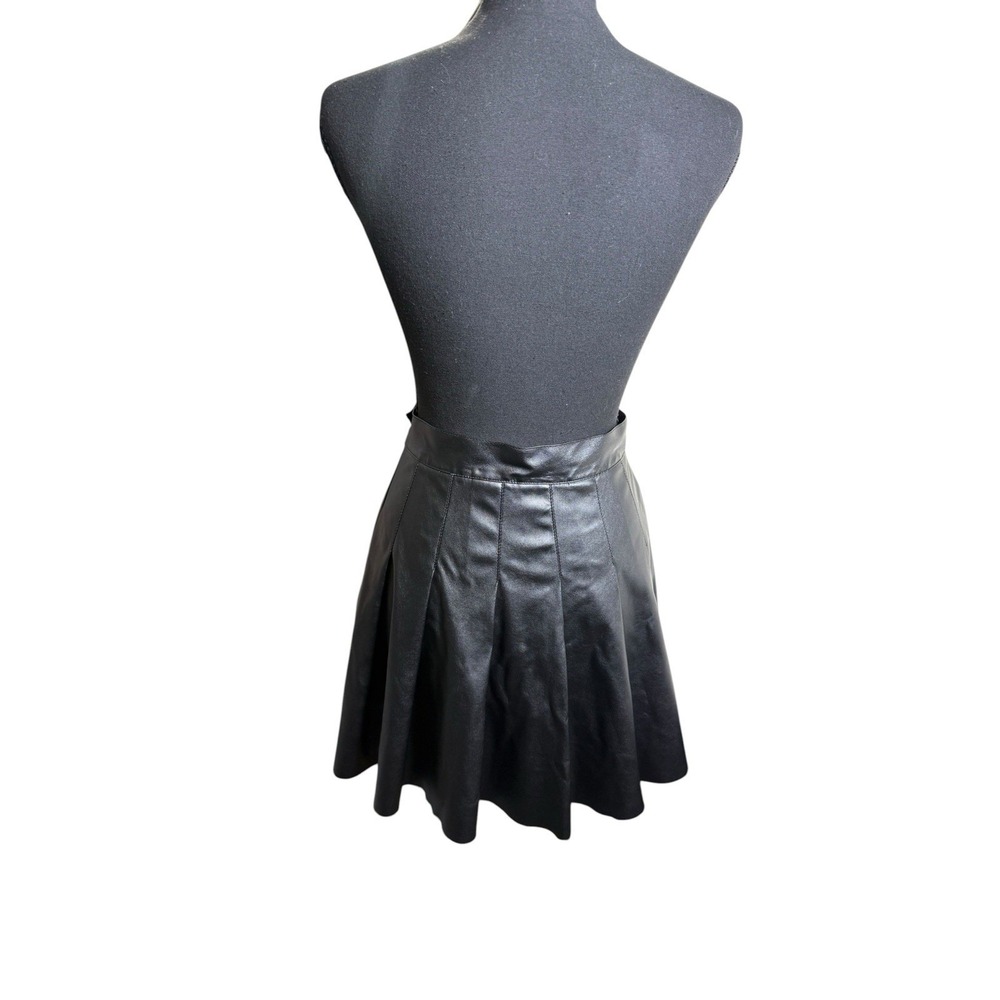 Kendall + Kylie Skirt Womens Medium Black Excellent Pleated Faux Leather Mini - Picture 3 of 7